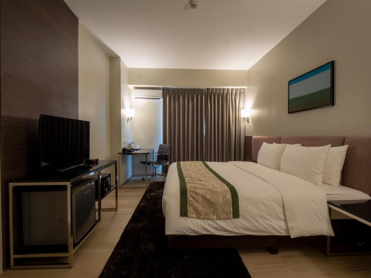 Sequoia Hotel Manila Bay Paranaque City Exterior photo