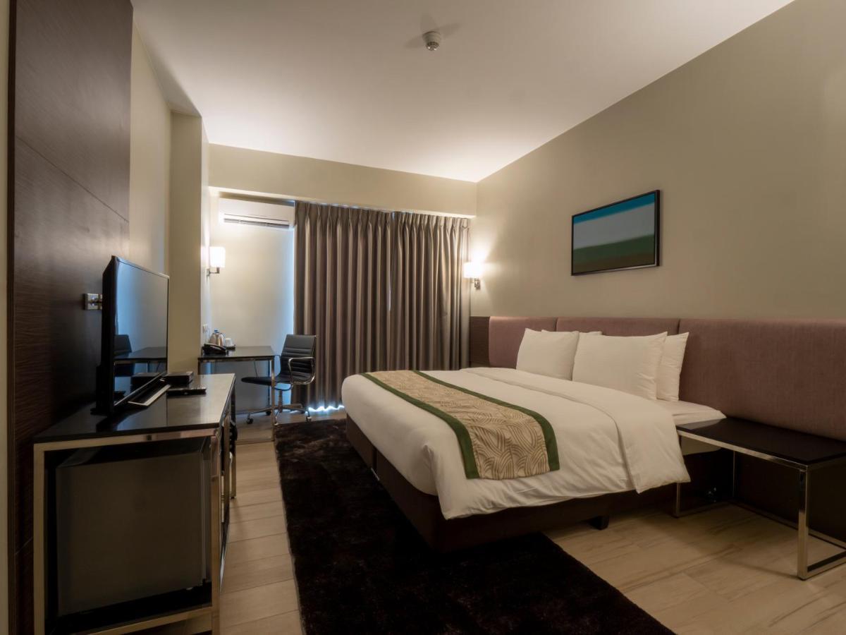 Sequoia Hotel Manila Bay Paranaque City Exterior photo